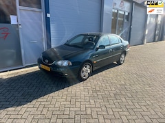 Toyota Avensis - 1.6-16V Linea Luna