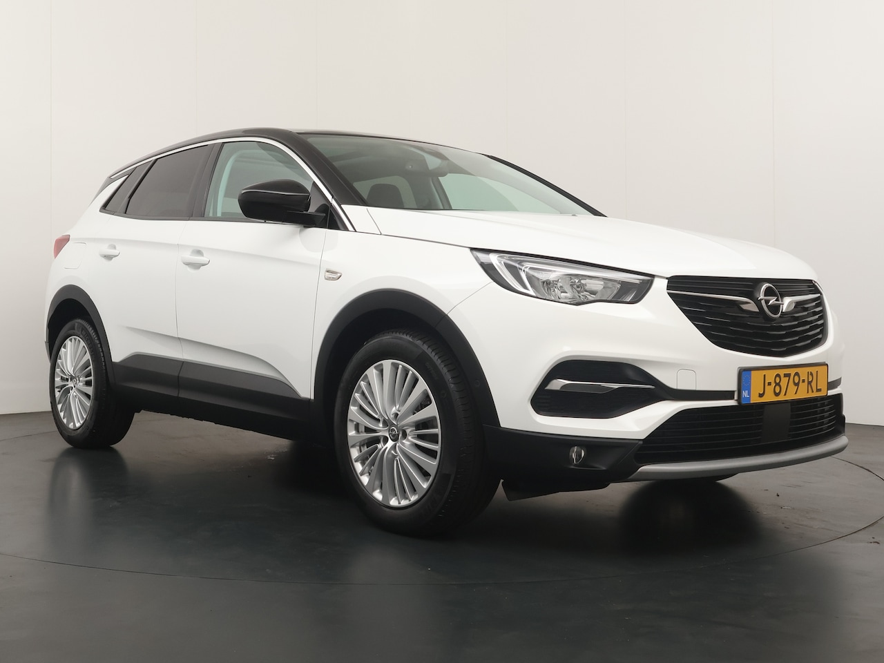 Opel Grandland X - 1.2 Turbo Innovation Automaat / PanoramaDak / Navi / Cruise / Dakrailing / Half leder - AutoWereld.nl