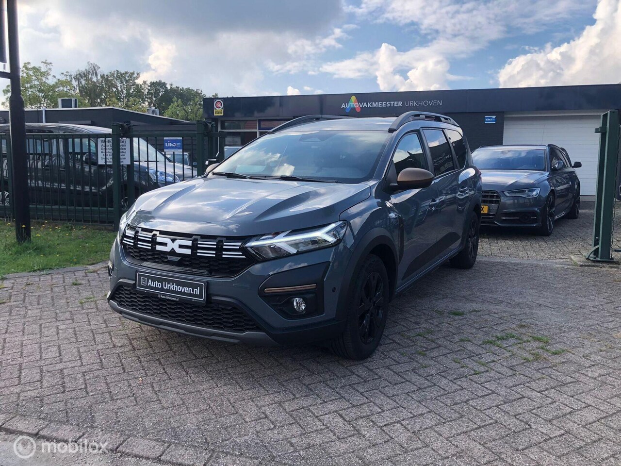 Dacia Jogger - 1.0 TCe 100 ECO-G Extreme 7p. 21.DKM BI-FUEL AIRCO NAVIGATIE - AutoWereld.nl