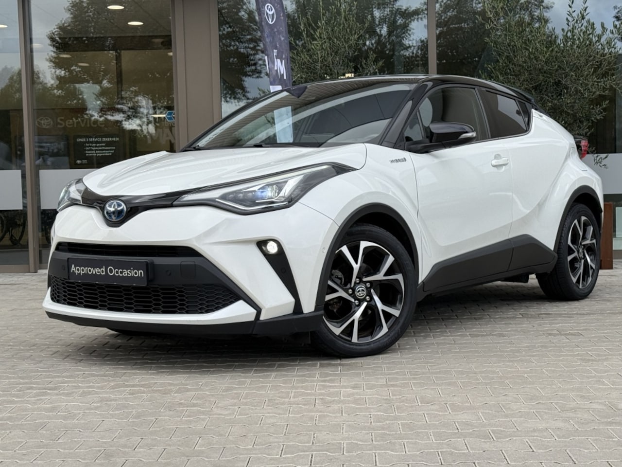 Toyota C-HR - 1.8 Hybrid Bi-Tone | Trekhaak | Dodehoek ass. | Stoel & Stuurver - AutoWereld.nl