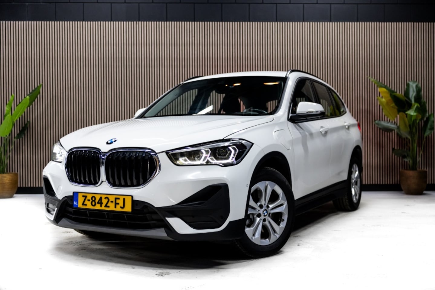 BMW X1 - xDrive25e High Exec. | Camera | Navi | Stoelverwarming | - AutoWereld.nl