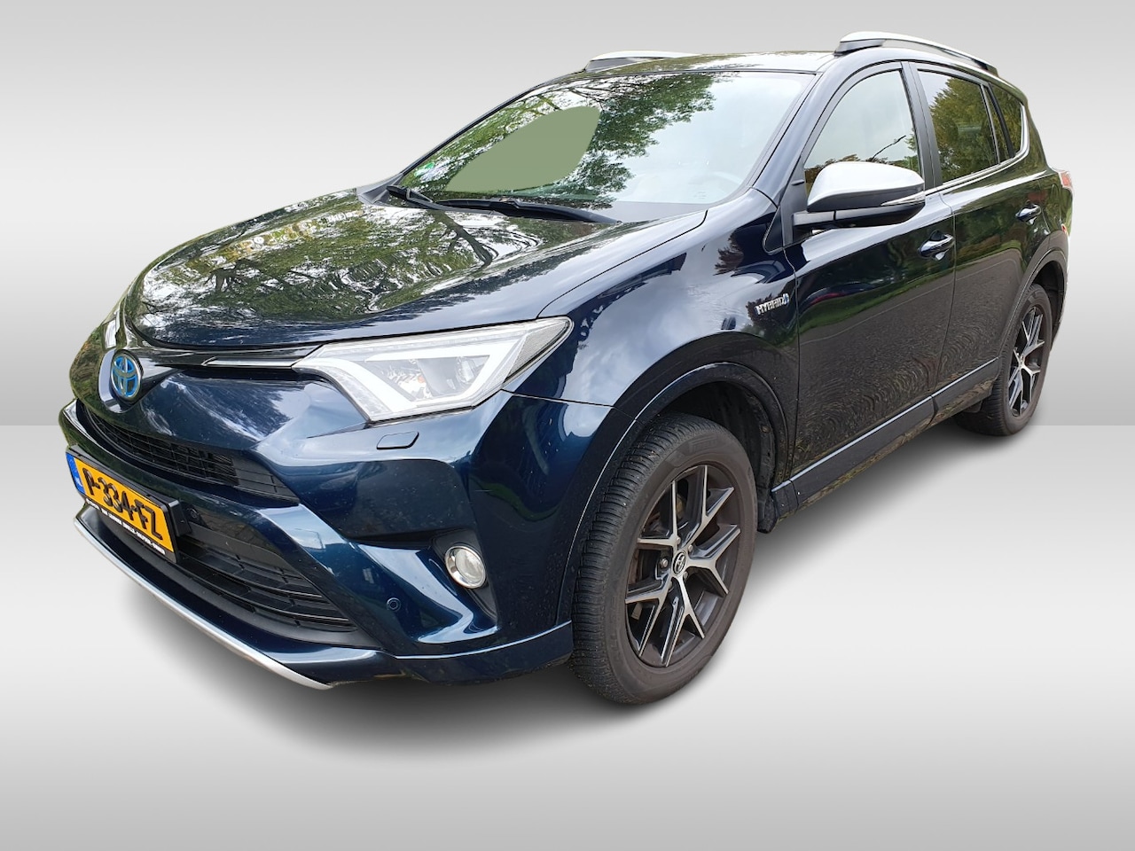 Toyota RAV4 - 2.5 Hybrid AWD Dynamic / Trekhaak / Camera / Leder / Keyless / 17'' / Stuur+Stoelverwarmin - AutoWereld.nl