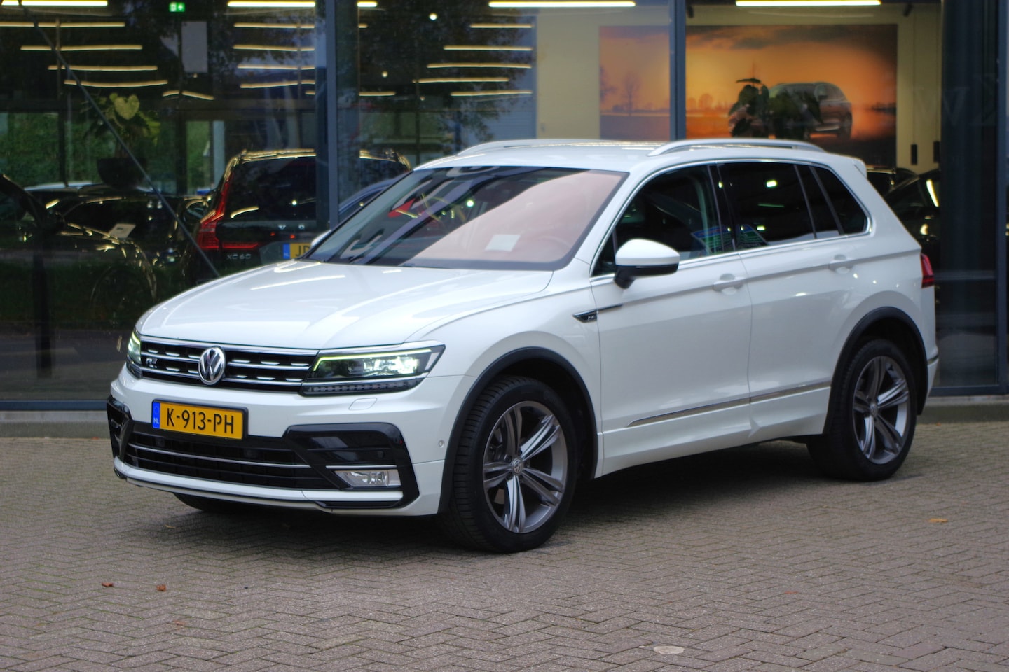 Volkswagen Tiguan - 1.4 TSI 150 PK 4Motion Automaat R-Line Highline, Trekhaak, Camera, LED, Winterpakket - AutoWereld.nl