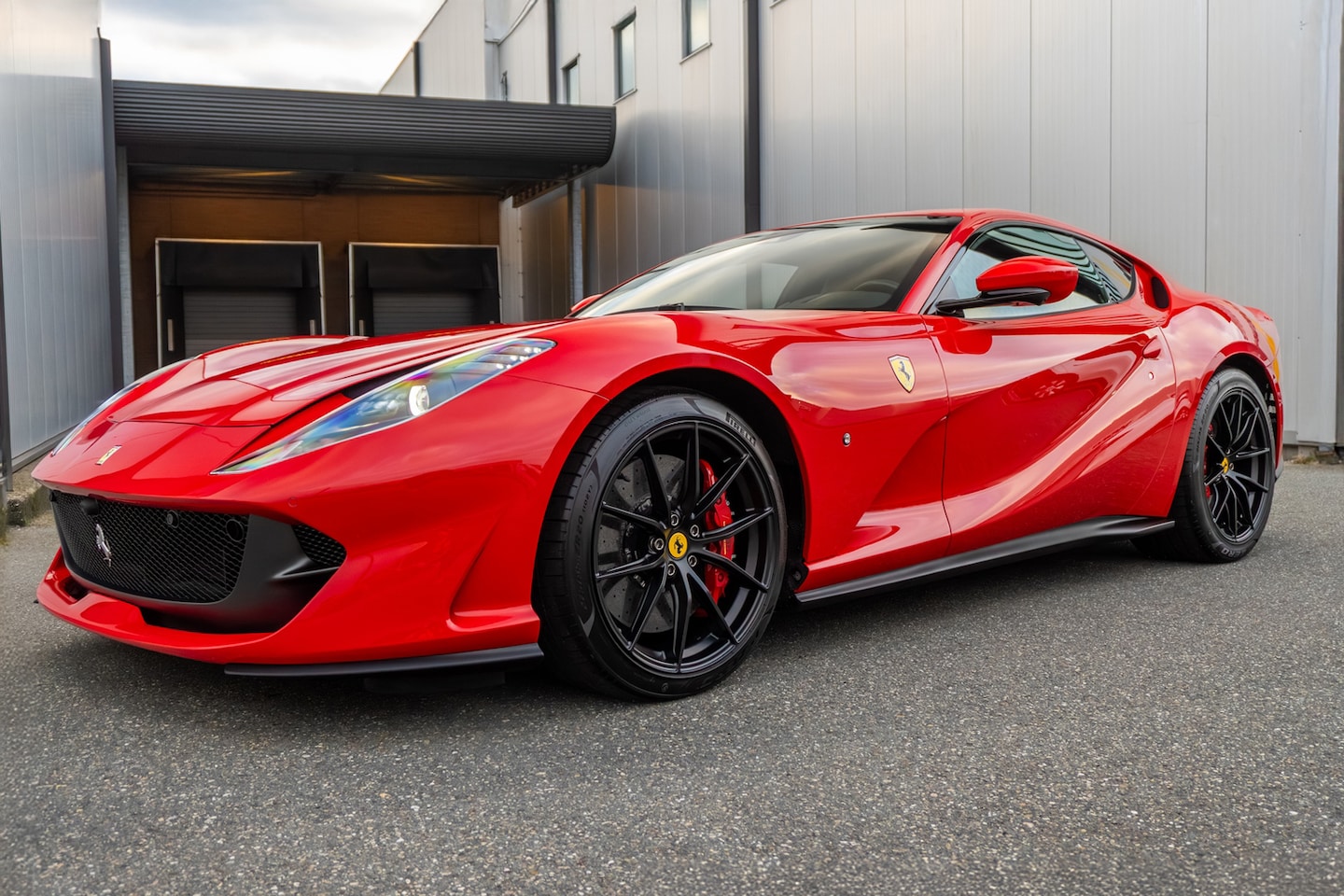 Ferrari 812 Superfast - Rosso Corsa | LIFT | JBL | PDIS | CARBON LED - AutoWereld.nl