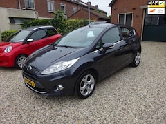 Ford Fiesta - 1.25 Ghia Climate controle, Cruise controle, Parkeersensoren, Trekhaak, Lichtmetalen velge