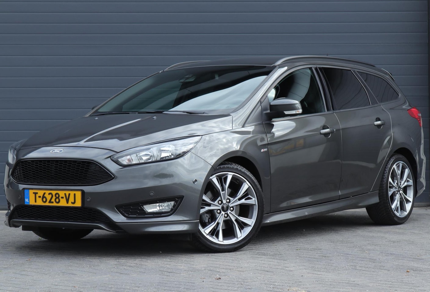 Ford Focus Wagon - 1.5 Titanium ST-line / Automaat / Carplay / Camera - AutoWereld.nl