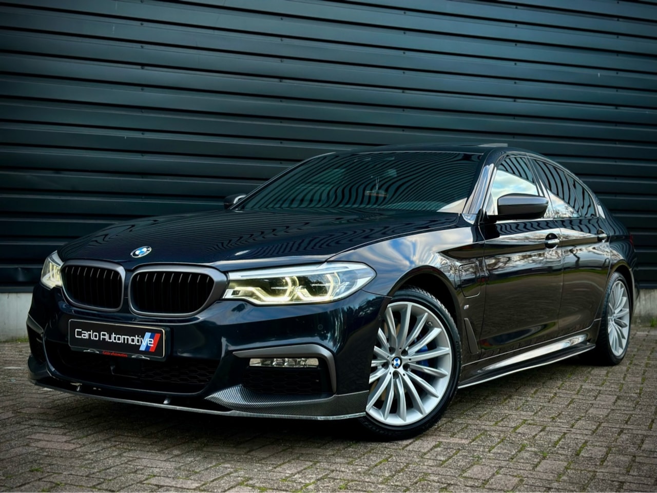 BMW 5-serie - 530e M-PERFORMANCE DAK|HUD|SOFTCLOSE|NAPPA|STOELVENTI - AutoWereld.nl