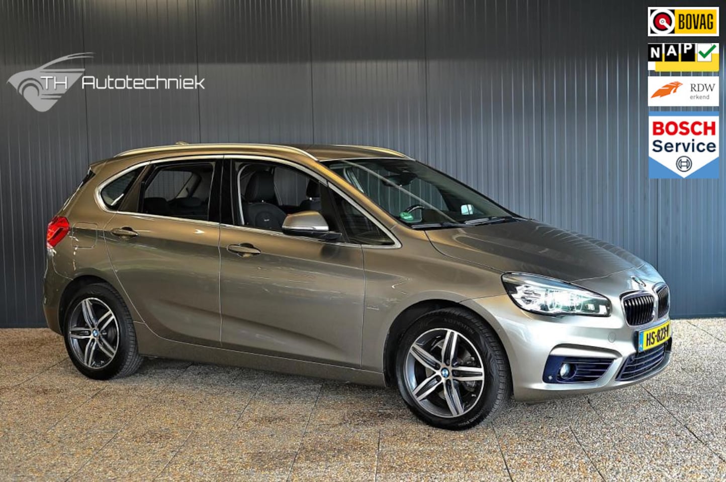 BMW 2-serie Active Tourer - 220i Sport 220i Sport - AutoWereld.nl