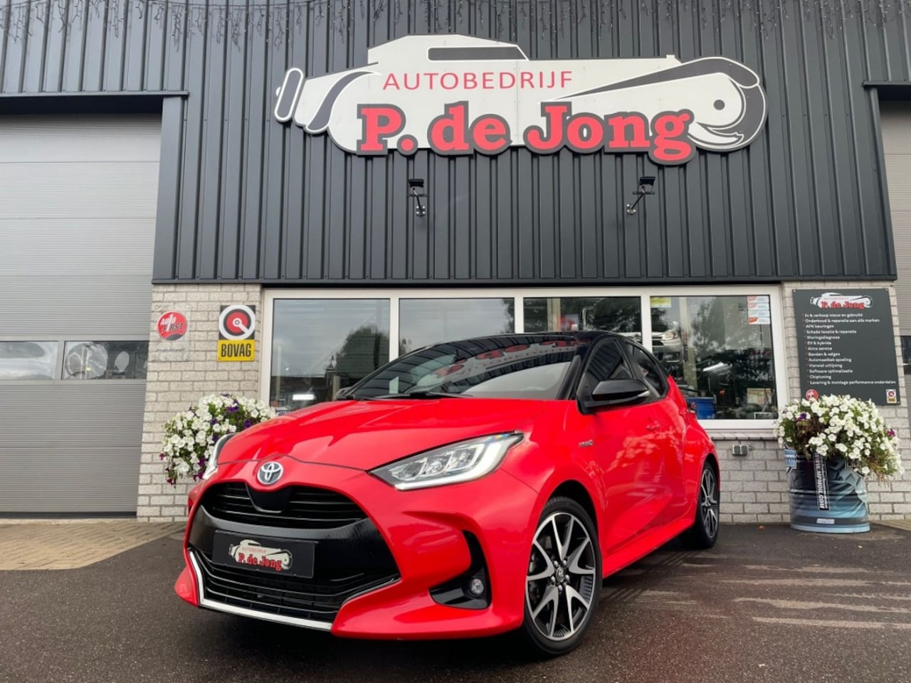 Toyota Yaris - 1.5 HYBRID Premier edition! Leder, Headup, ACC, TwoTone, Stoel/Stuur verw. - AutoWereld.nl