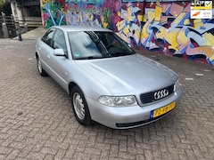Audi A4 Limousine - 1.6 Advance airco sport velgen zeer nette auto goed onderhouden trekhaak boeken aanwezig m