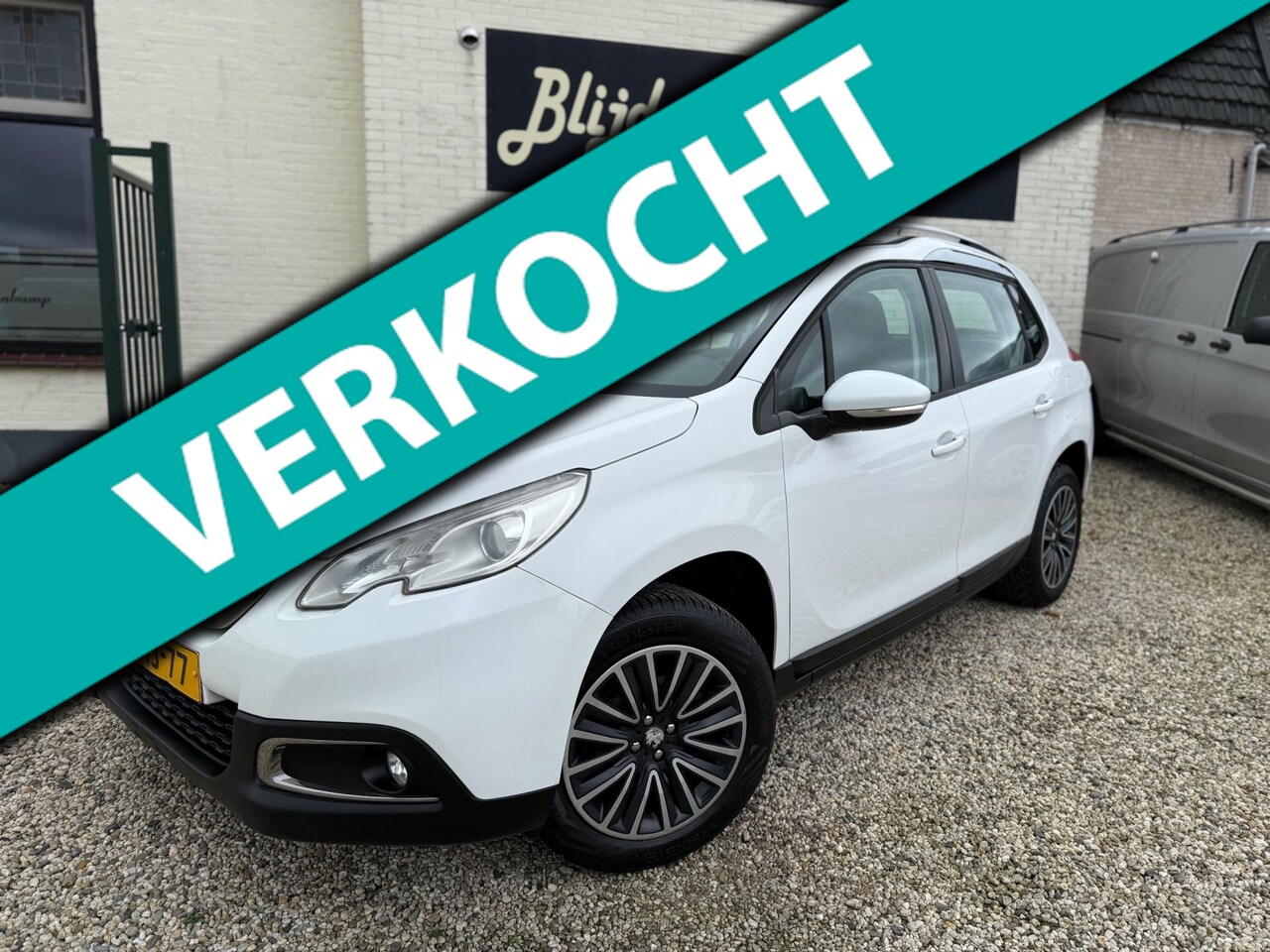 Peugeot 2008 - 1.2 VTi Blue Lease Org. NL | Airco | Cruise | Trekhaak - AutoWereld.nl