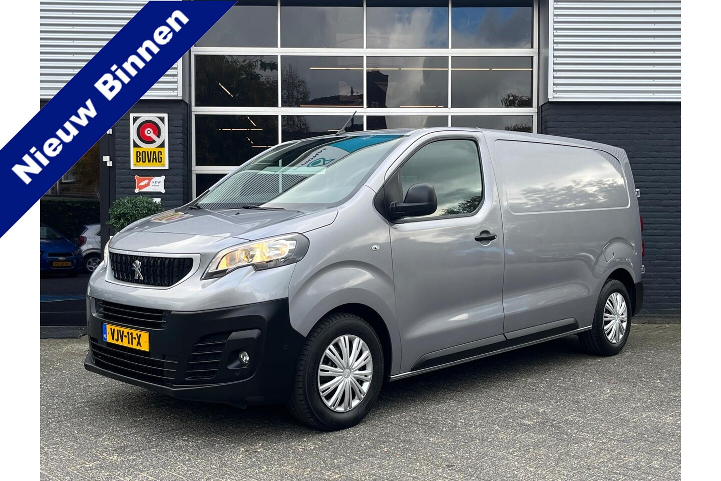 Peugeot Expert - 2.0 BlueHDI 120 Premium, Automaat, CarPlay, 360 Camera, Cruise, NAP - AutoWereld.nl