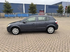 Opel Astra - 1.4 Essentia nwe apk. 2005. Airco