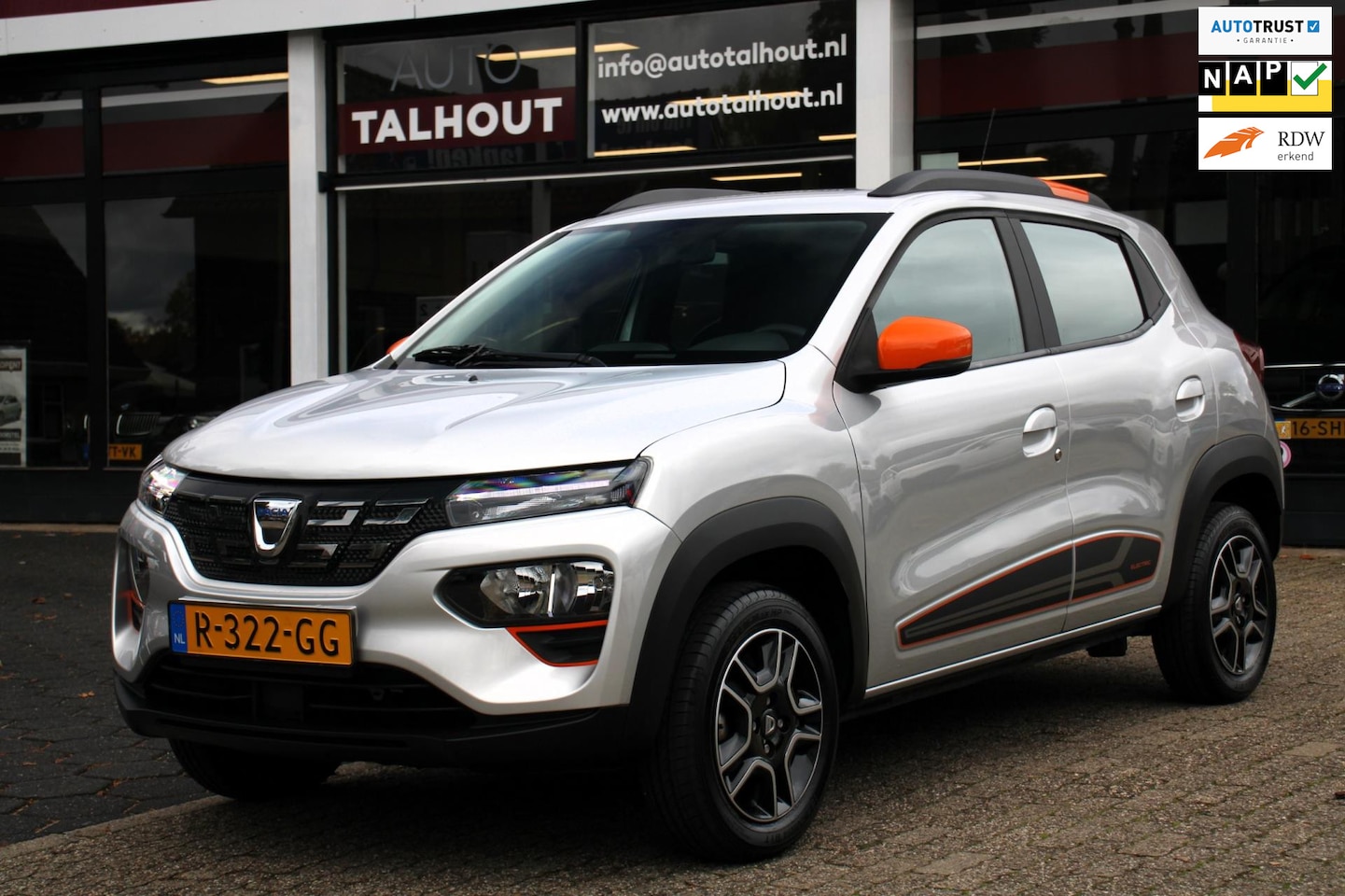 Dacia Spring - Comfort Plus 27 kWh - LEDER INTERIEUR, CAMERA, CRUISE CONTROL, 230KM ACTIERADIUS! - AutoWereld.nl