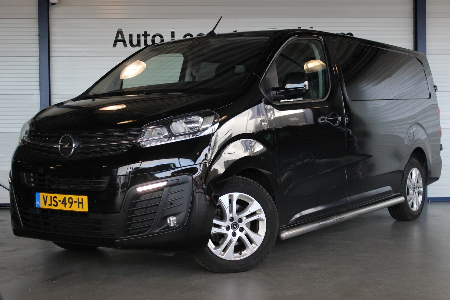 Opel Vivaro - 2.0 CDTI L3H1 DC Innovation Carplay | Trekhaak | Camera | Clima | Navi | Bluetooth | 6-zit - AutoWereld.nl