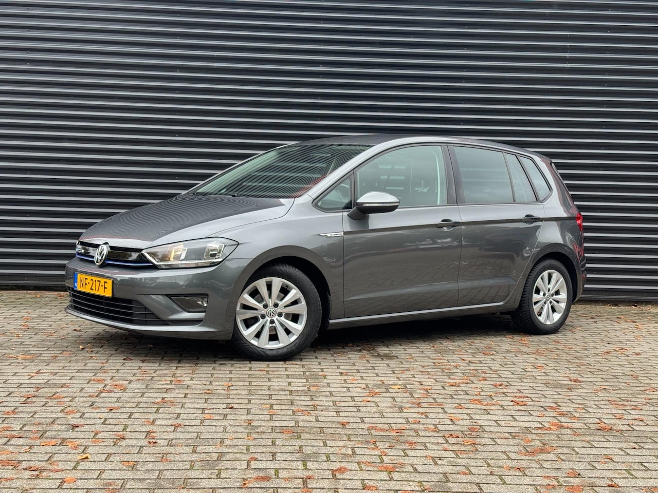 Volkswagen Golf Sportsvan - 1.0 TSI Comfortline | Automaat | Airco | Navigatie | Trekhaak | 16" LM-velgen - AutoWereld.nl
