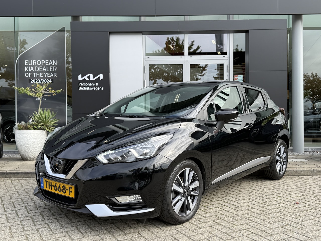 Nissan Micra - 0.9 IG-T N-Connecta 57.000km // 1e eigenaar // Camera // Climatronic info Roel 0492-588951 - AutoWereld.nl