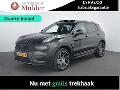 Lynk & Co 01 - 1.5 | Black Pakket | Trekhaak | Pano | Zwarte hemel |