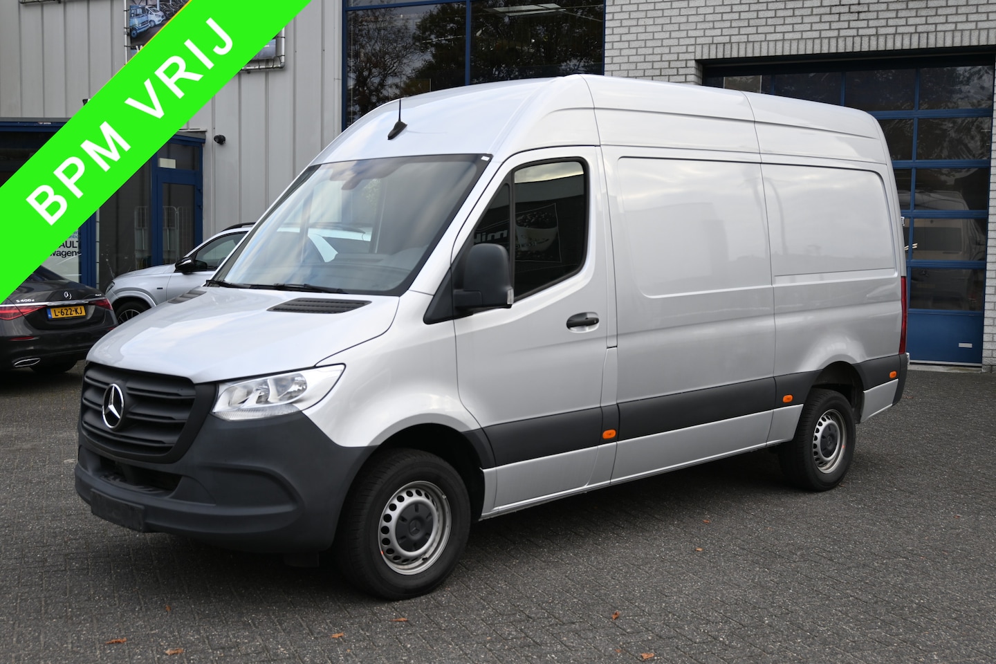 Mercedes-Benz Sprinter - 317 CDI L2H2 RWD MBUX met camera, Led in laadruimte, Opstap - AutoWereld.nl