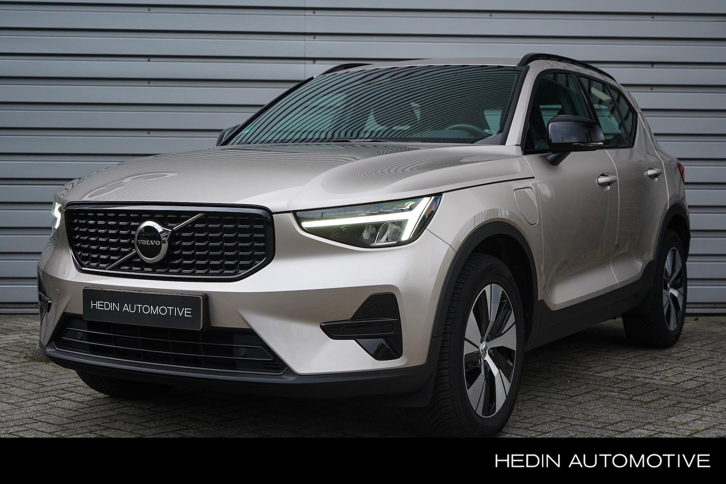 Volvo XC40 - 1.5 T4 Plug-in hybrid Plus Dark | Electrisch bedienbare voorstoelen | Stoel en stuurverwar - AutoWereld.nl