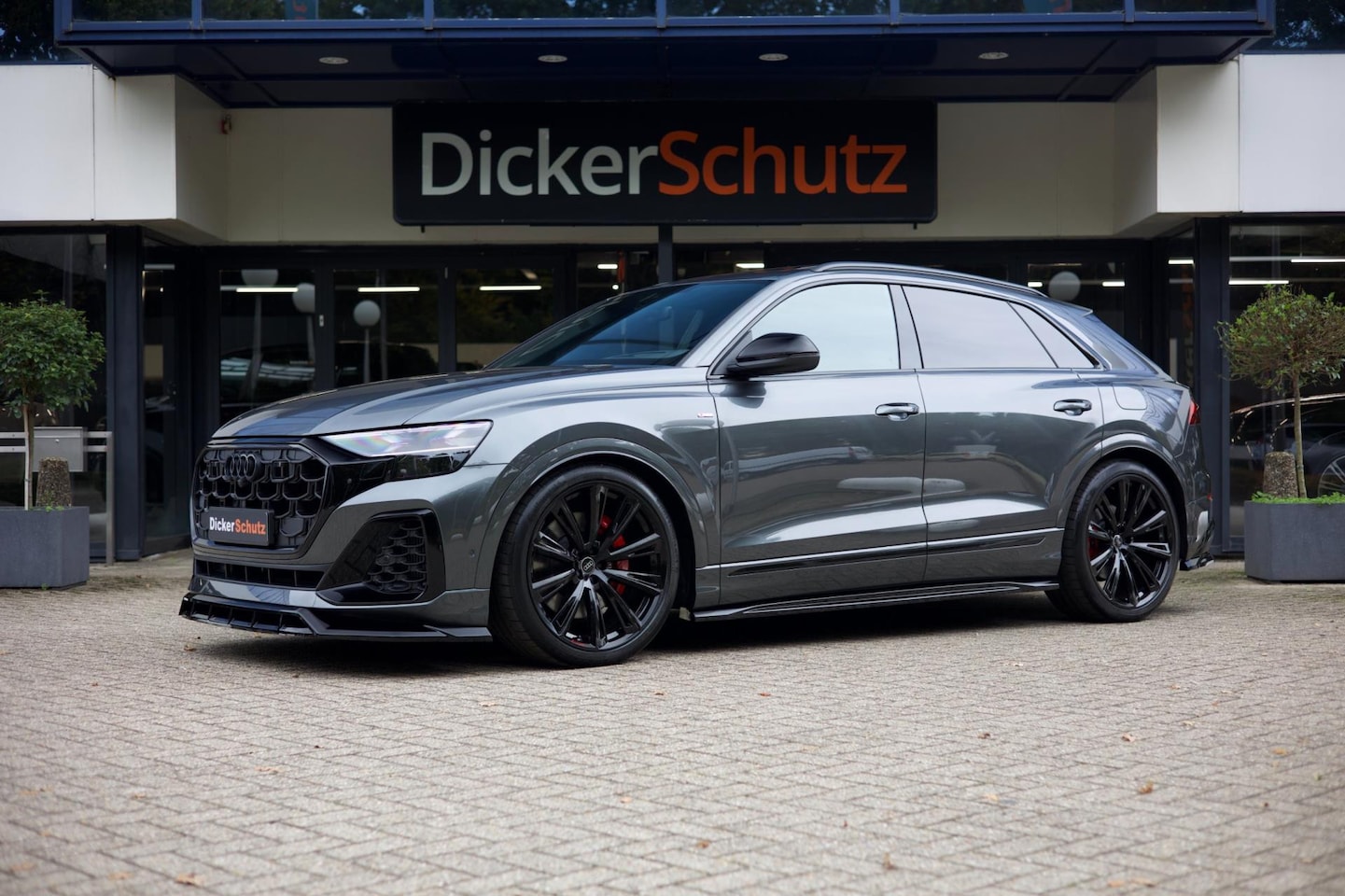 Audi Q8 - 60 TFSI e quattro Competition | Bodykit | Achterasbesturing | Panoramadak | Trekhaak - AutoWereld.nl