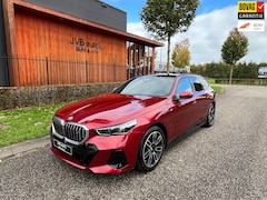 BMW i5 Touring - EDrive40 M-Sport, B&W, panorama, trekhaak