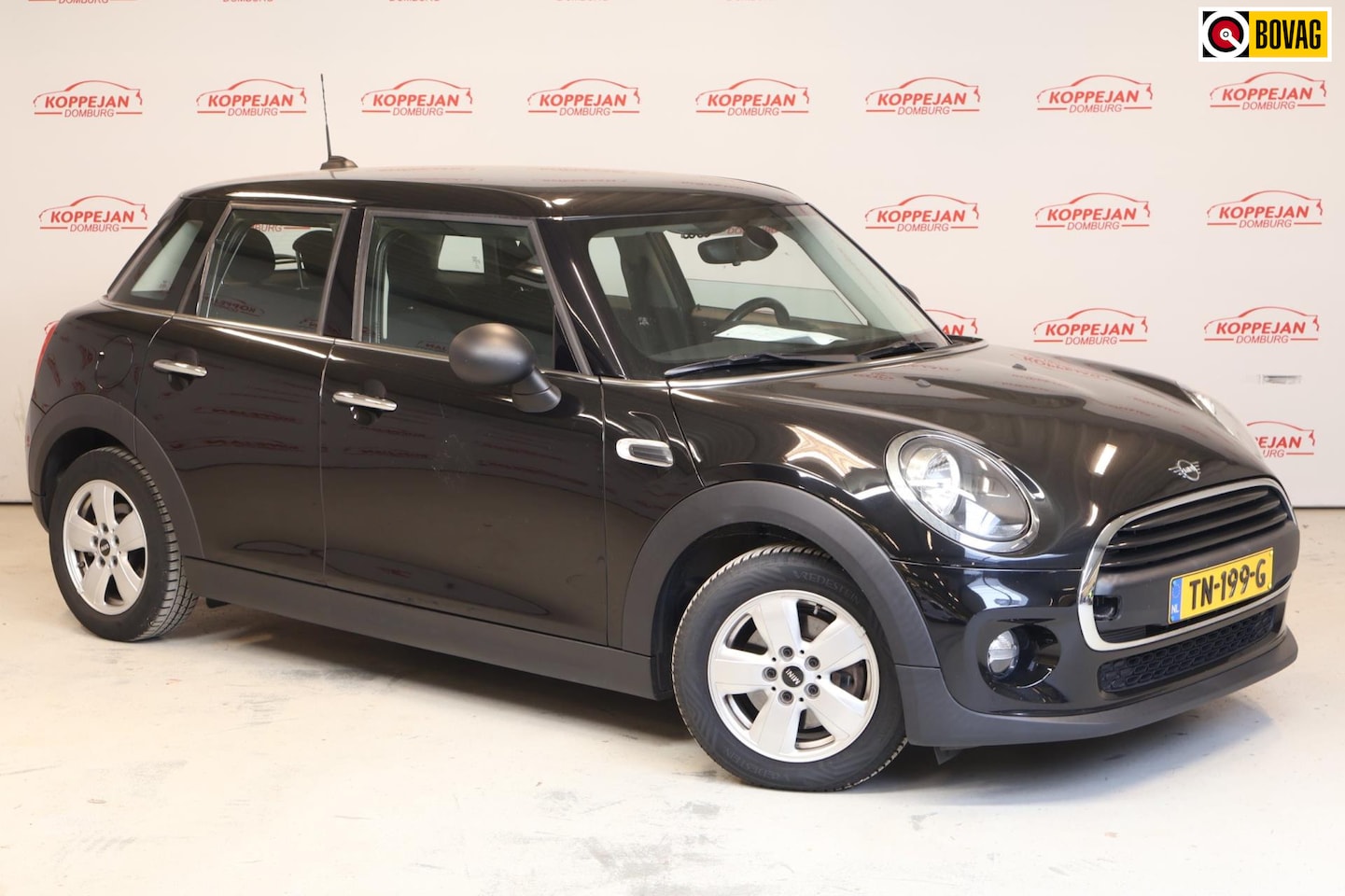 MINI One - Mini 1.5 First Salt NL auto,BTW, Carplay, All season, Cruise, - AutoWereld.nl