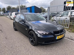 BMW 3-serie - 318i High Executive