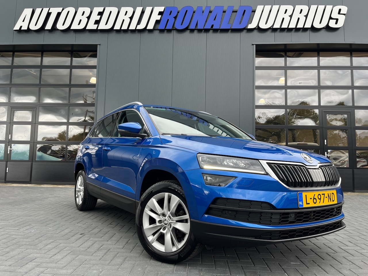 Skoda Karoq - 1.5 TSI ACT Business Edition Plus NL.Auto/Trekhaak/Carplay/Camera/Full Led/Cruise/1Ste Eig - AutoWereld.nl