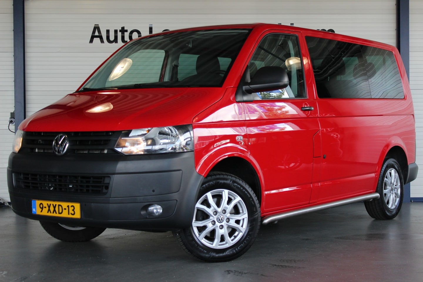 Volkswagen Transporter Kombi - 2.0 TDI L1H1 Comfortline Marge / BTW-vrij | 9-persoons | Airco | Trekhaak | Navi | Mistlam - AutoWereld.nl