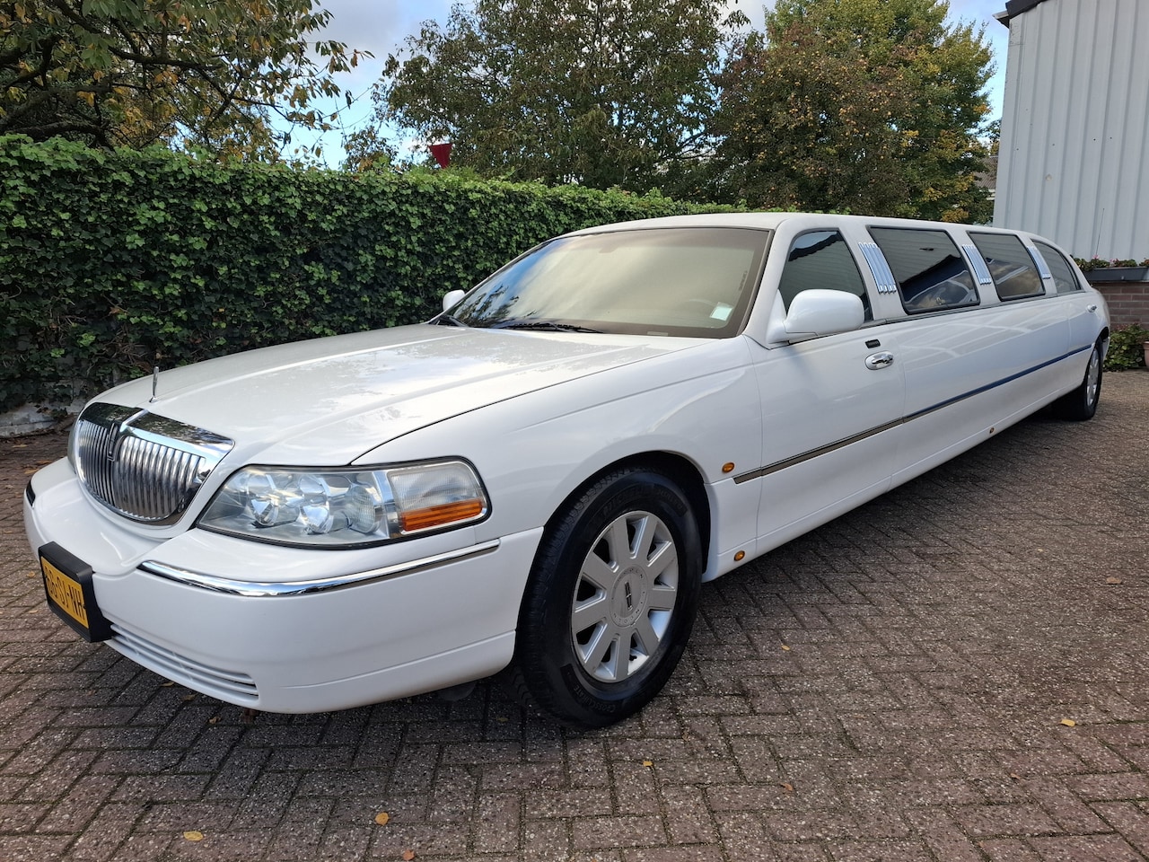Lincoln Town Car - STRETCH 4.6 V8 15650.- INCL BTW 9-PERSOONS LIMOUSINE 242PK - AutoWereld.nl