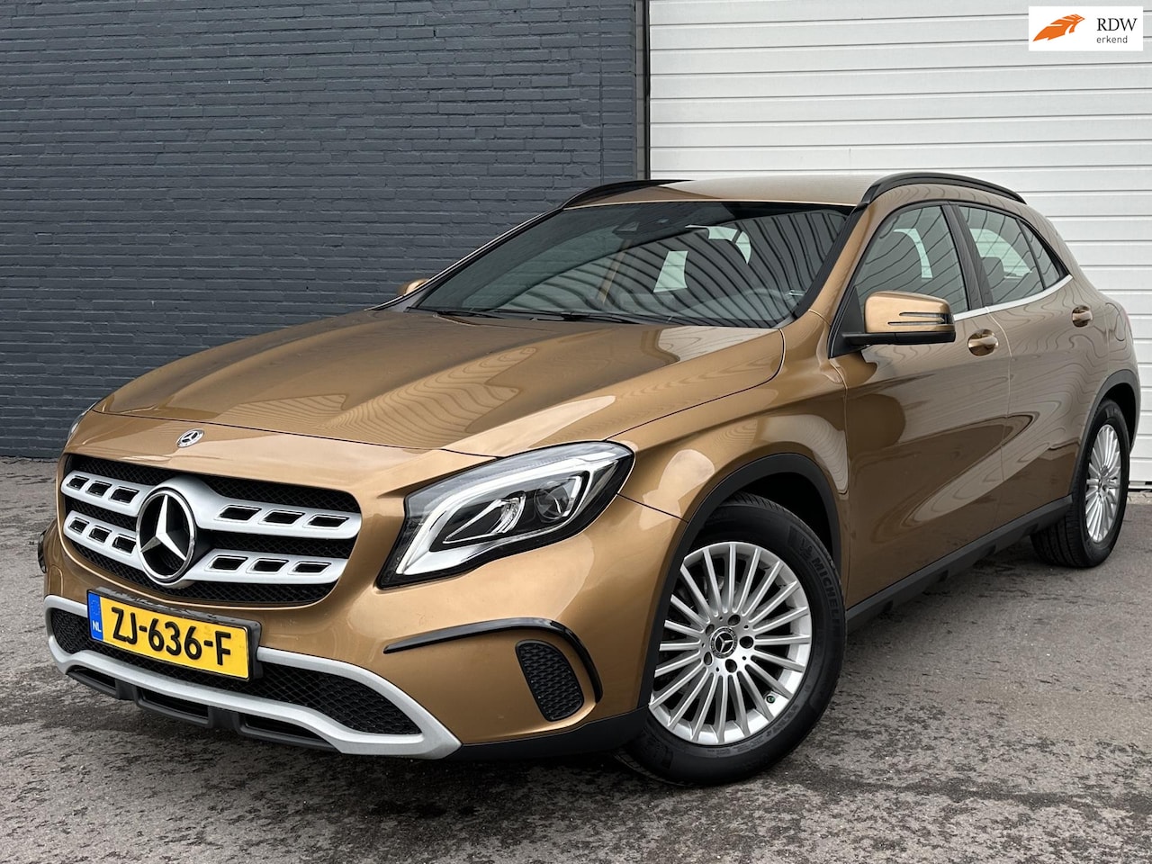 Mercedes-Benz GLA-Klasse - 180 d Premium Plus LEDER/CRUISE/CLIMA/CAMERA - AutoWereld.nl