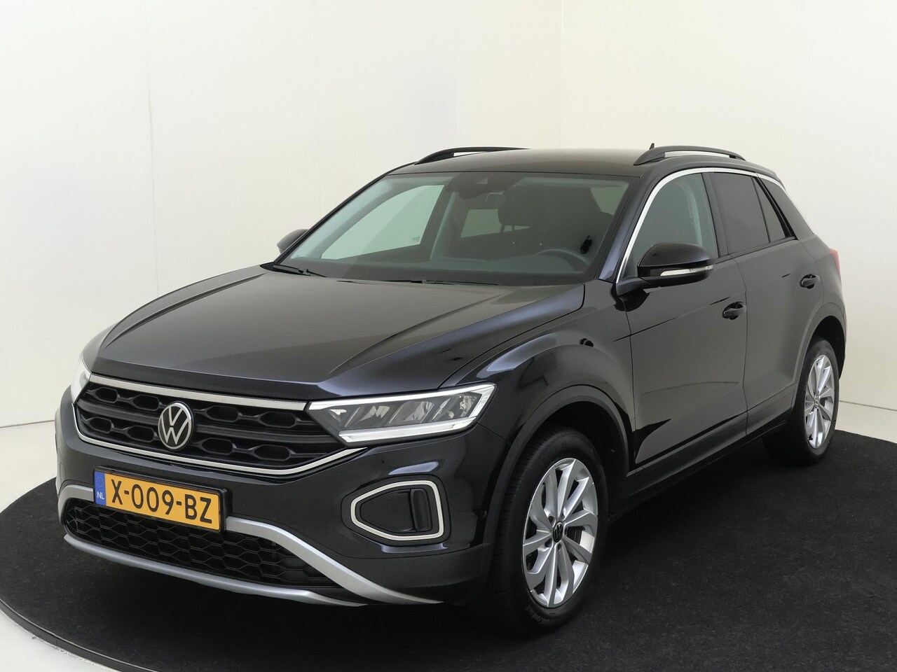 Volkswagen T-Roc - 1.5 TSI Life Business | Parkeerassistent | Achteruitrijcamera | Digital cockpit pro | Stoe - AutoWereld.nl