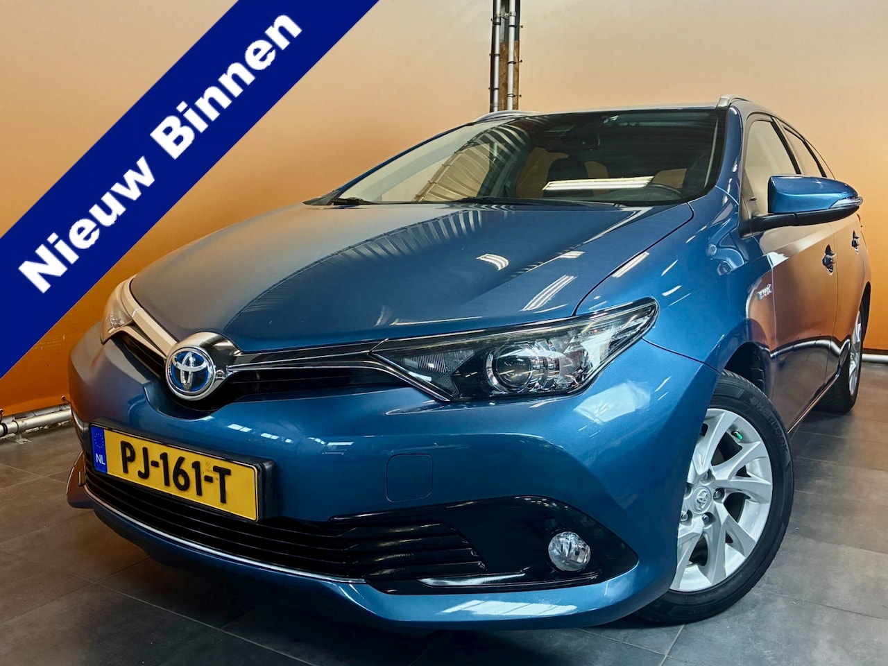 Toyota Auris Touring Sports - 1.8 Hybrid Dynamic Go dealer onderhouden | trekhaak navi | cruise | clima - AutoWereld.nl