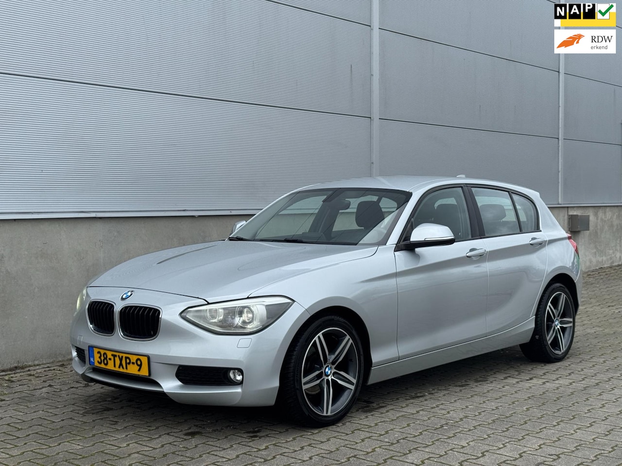 BMW 1-serie - 116i Business+ Automaat AIRCO|NAVI|CRUISE|LM|APK| - AutoWereld.nl