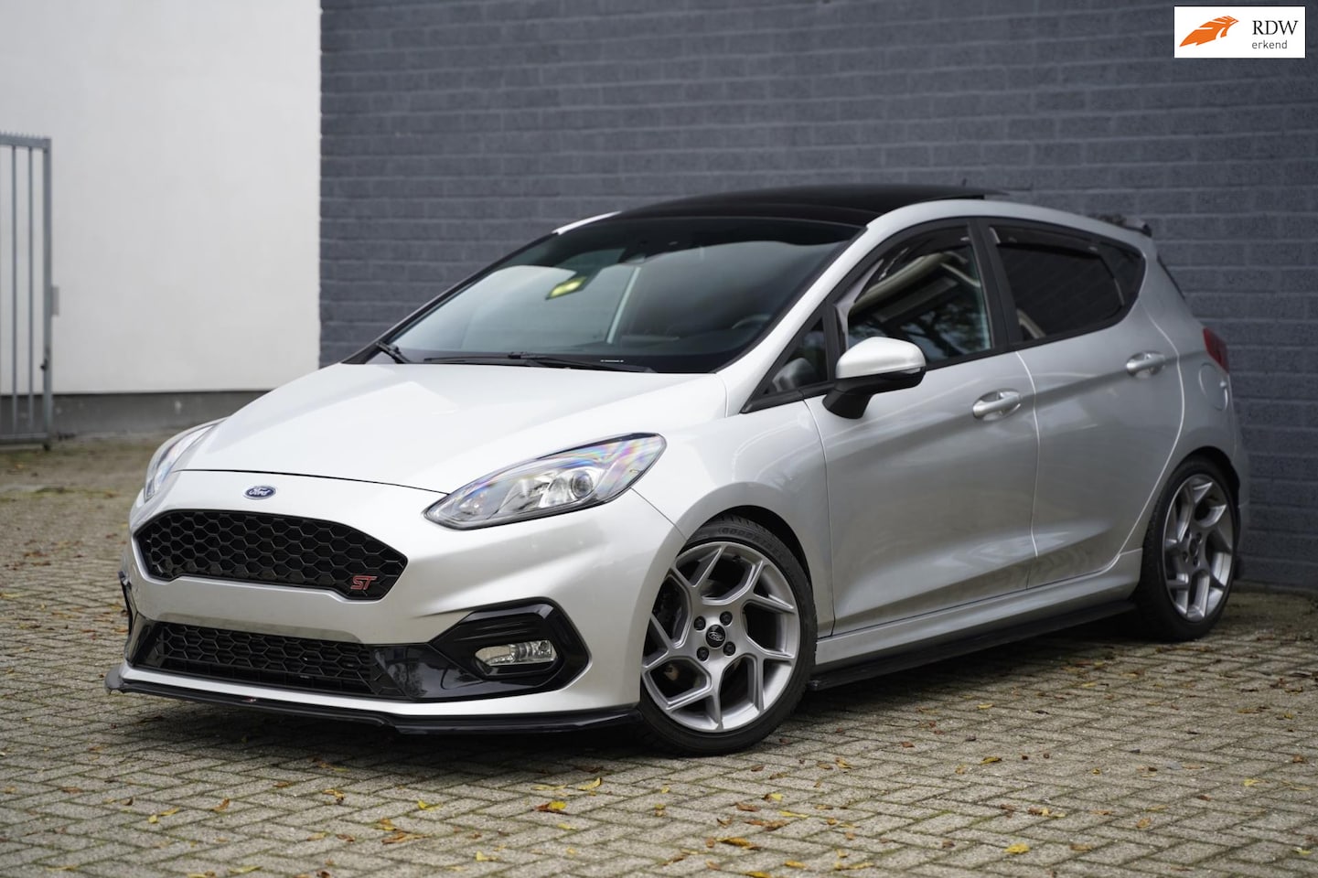 Ford Fiesta - 1.5 EcoBoost ST-3 1.5 EcoBoost ST-3 200pk, Panoramdak, Maxton, B&O - AutoWereld.nl
