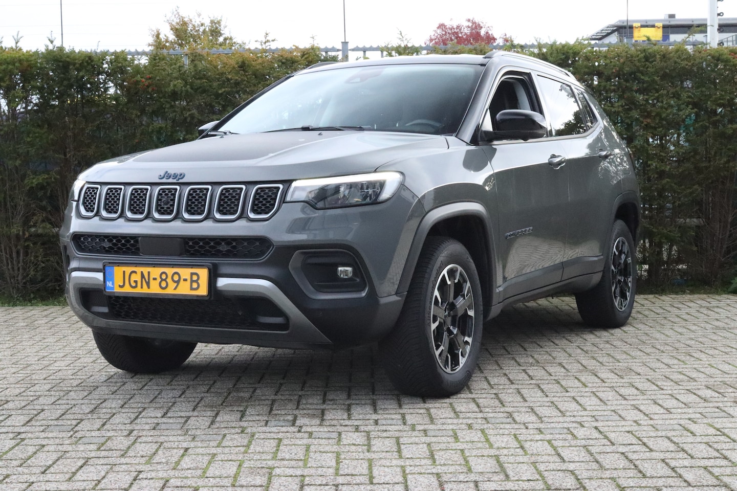 Jeep Compass - 4xe 240 Plug-in Hybrid Electric Overland | Achteruitrijcamera | Airco (automatisch) | Appl - AutoWereld.nl