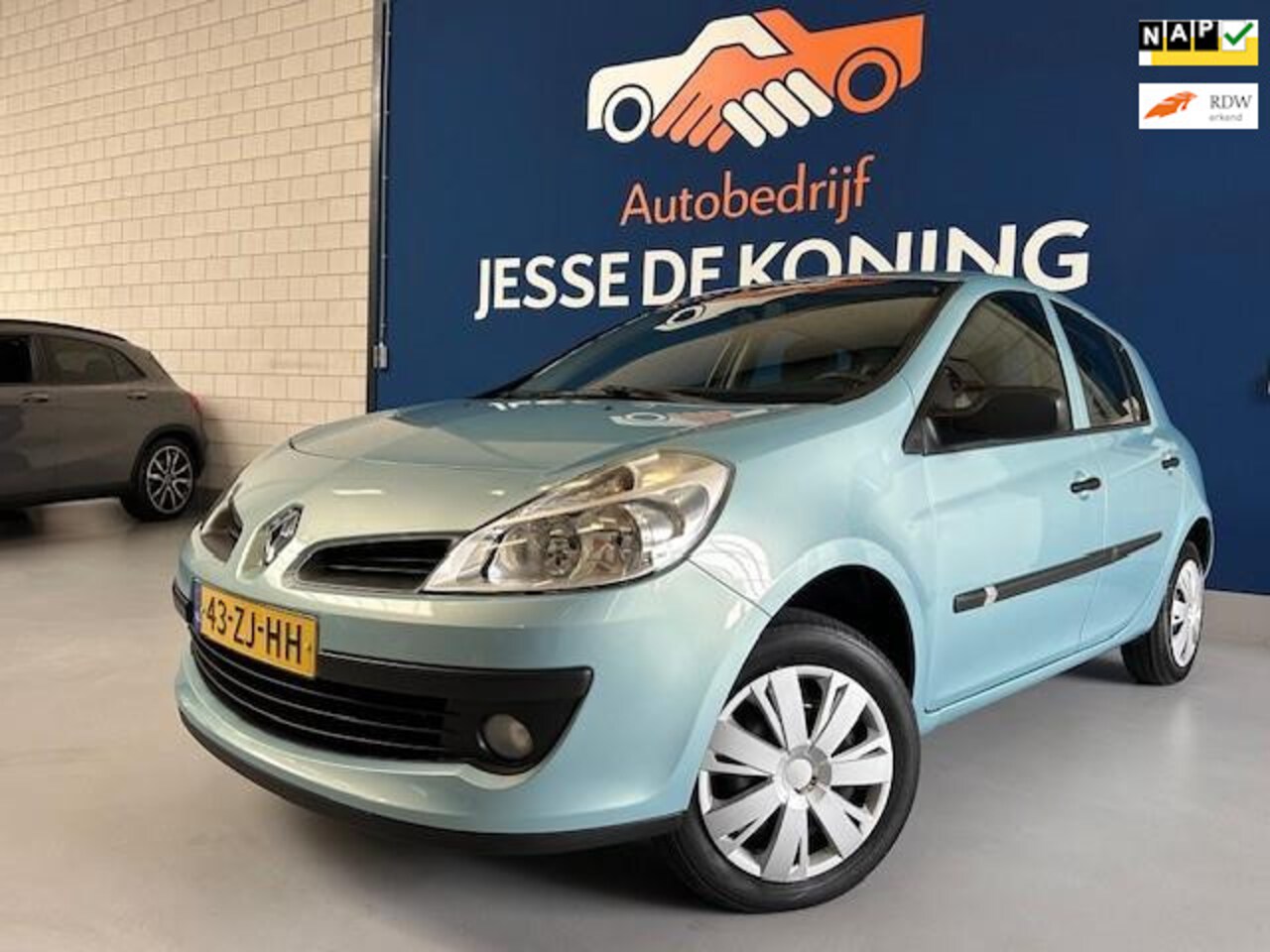 Renault Clio - 1.2-16V Special Line /bj.2008/ kleur: blauw / airco/trekhaak/stuurbekrachtiging/NAP met 19 - AutoWereld.nl
