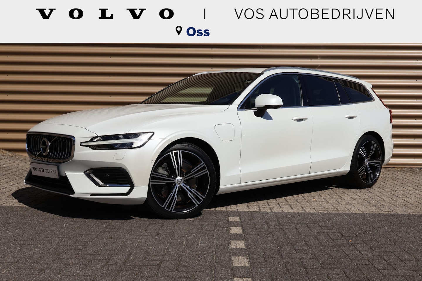 Volvo V60 - T6 Recharge AWD Inscription | Wool blend bekleding | Trekhaak elktr. | Pilot assist - AutoWereld.nl