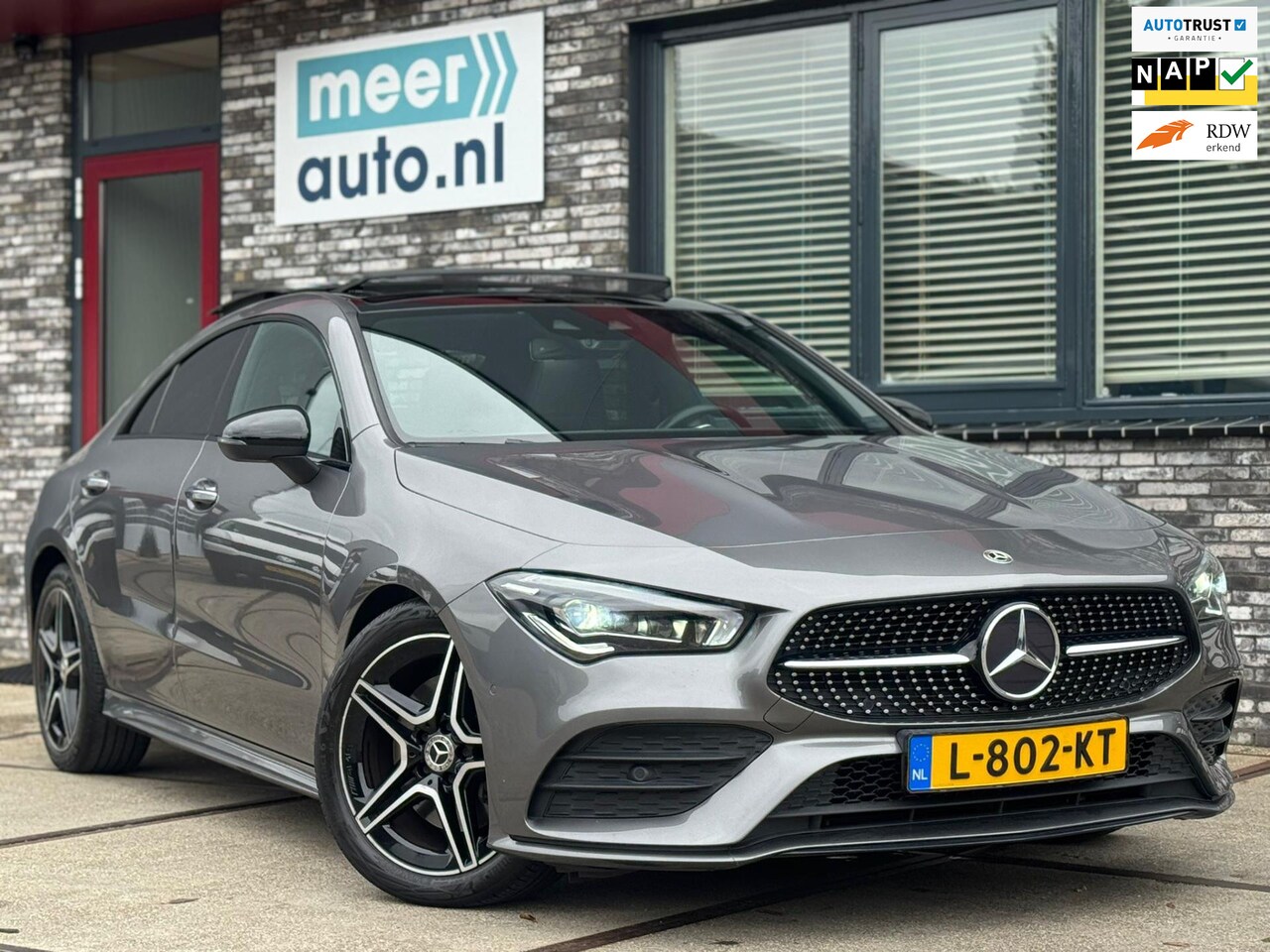 Mercedes-Benz CLA-Klasse - 200 AMG PANO l SFEER l MATRIX l KEYLESS l CAMERA l SOUND l EL- STOEL l TREKHAAK l ORG.NL l - AutoWereld.nl