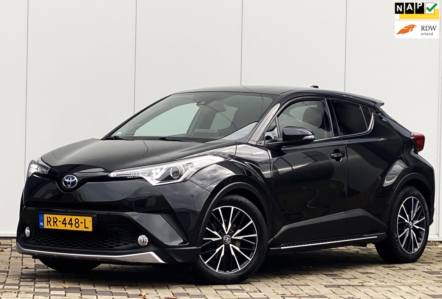 Toyota C-HR - 1.8 Hybrid Executive NAVI/ CAMERA 360/ LEER/ CARPLAY/ IN NIEUWSTAAT - AutoWereld.nl