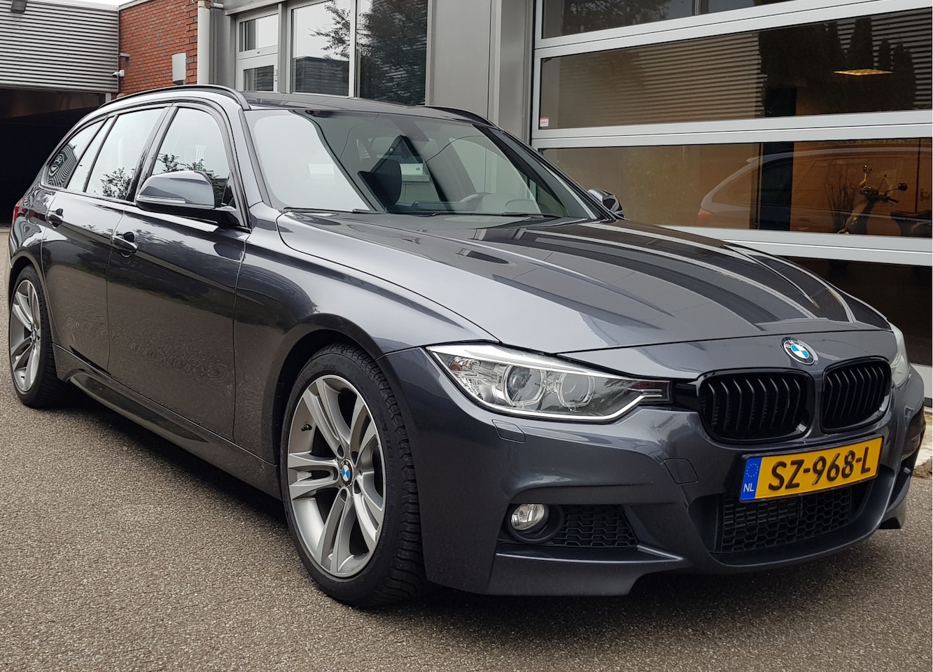 BMW 3-serie Touring - 330D Aut8 M Pakket! Leder Sportint Navi Xenon - AutoWereld.nl