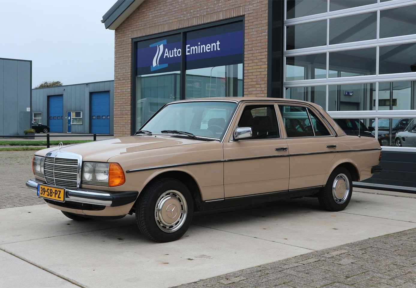 Mercedes-Benz 200-280 (W123) - 200 5-bak cpv concours conditie - AutoWereld.nl