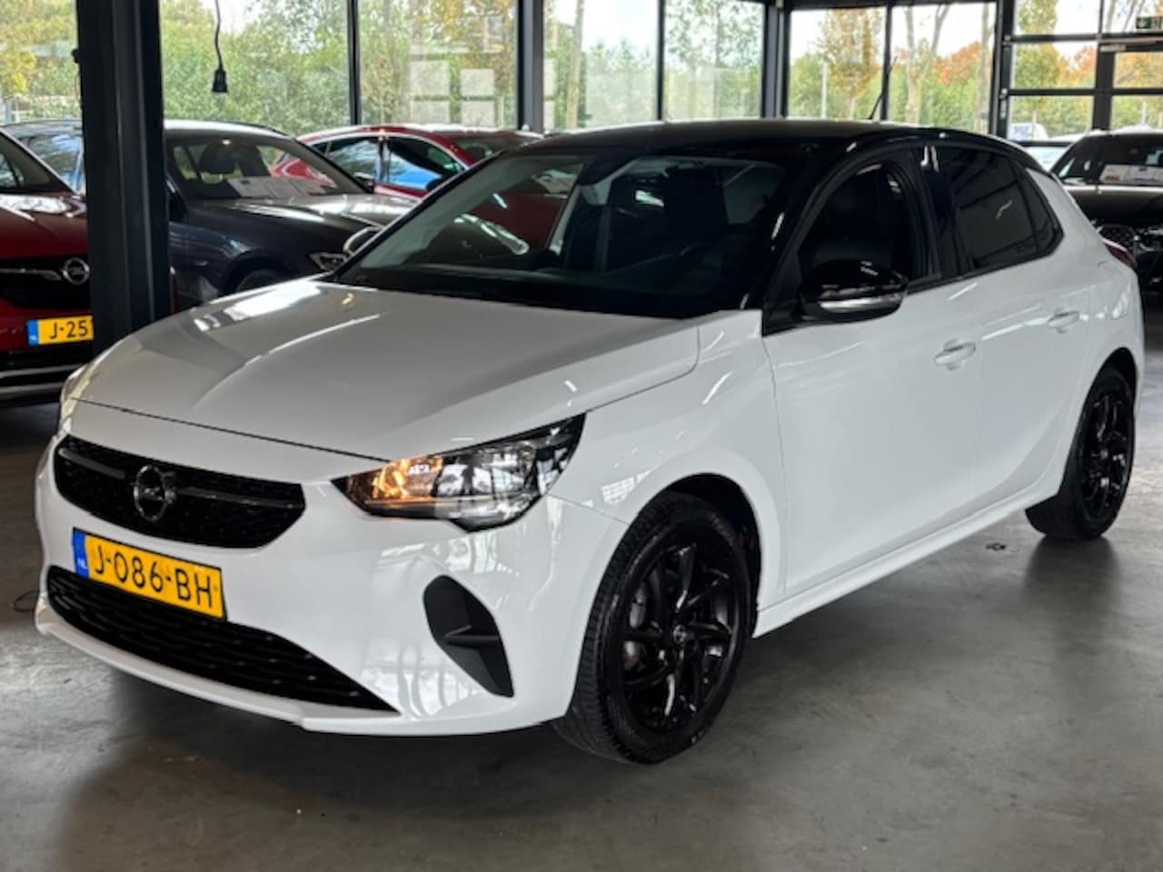 Opel Corsa - 1.2 Edition Lmvelgen/Carplay, PDC - AutoWereld.nl