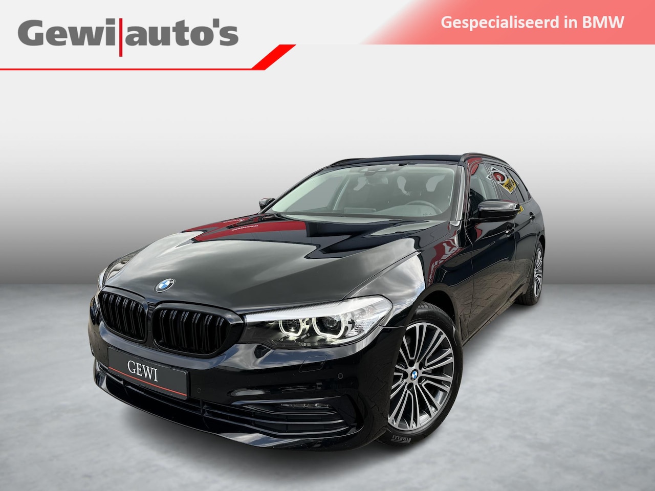 BMW 5-serie Touring - 520i High Executive Alles zwart! BMW 5-serie Touring 520i High Executive Sport Line - AutoWereld.nl