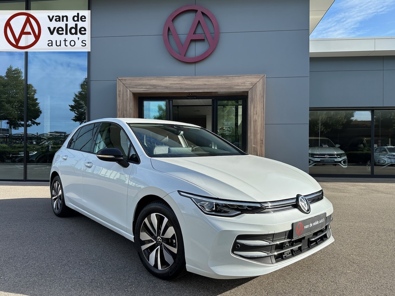 Volkswagen Golf - 1.5 eTSI 150pk DSG Goal | Camera | Trekhaak | Dode hoek | IQ light | Rijklaar incl. garant - AutoWereld.nl