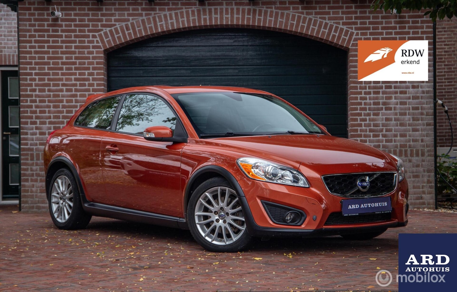 Volvo C30 - T5 Momentum|Pano|Blueth.|AUX|Hout|Gehele historie! - AutoWereld.nl