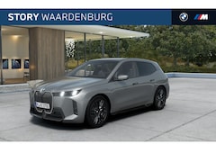 BMW iX - xDrive45 M Sport / Panoramadak Sky Lounge / Trekhaak / M Multifunctionele Stoelen / Parkin