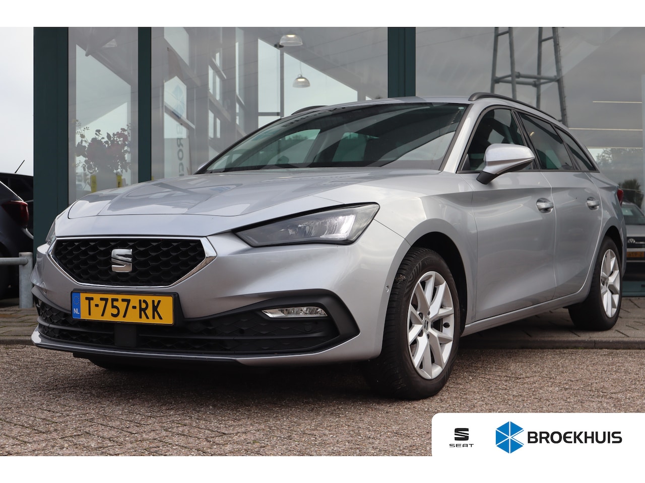 SEAT Leon Sportstourer - 1.0 eTSI Style Business Intense 110PK | Achteruitrijcamera | Cruise control adaptief | Key - AutoWereld.nl