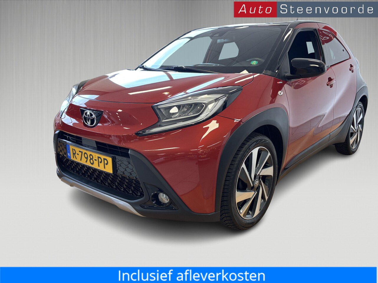 Toyota Aygo X - 1.0 VVT-i S-CVT Envy *JBL audio * Half Leer * Two Tone - AutoWereld.nl